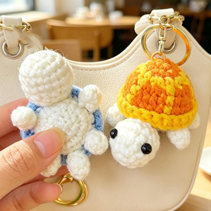Mini Backpack Purse - พวงกุญแจเต่าน้อยถักโครเชต์ งานแฮนด์เมด ของตกแต่งกระเป๋า น่ารัก ทำจากไหมพรม เหมาะเป็นของขวัญสำหรับเด็ก