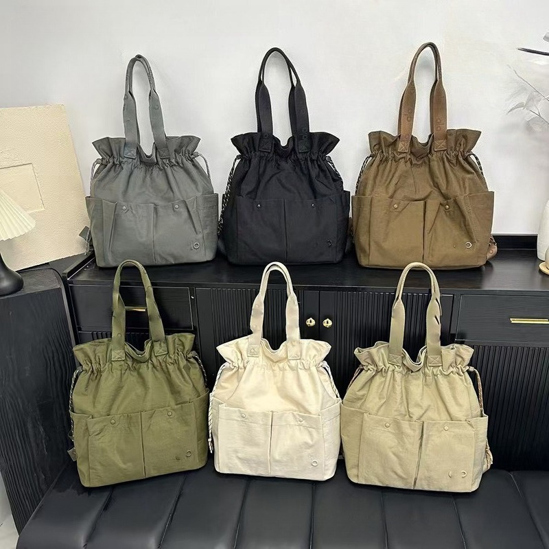 Drawstring Gym Bag - กระเป๋าถือใต้วงแขนแบบมีเชือกรูดความจุขนาดใหญ่ กระเป๋าสะพายข้างแบบหลายช่องทำจากไนลอนทนทานสำหรับการเดินทางยิม