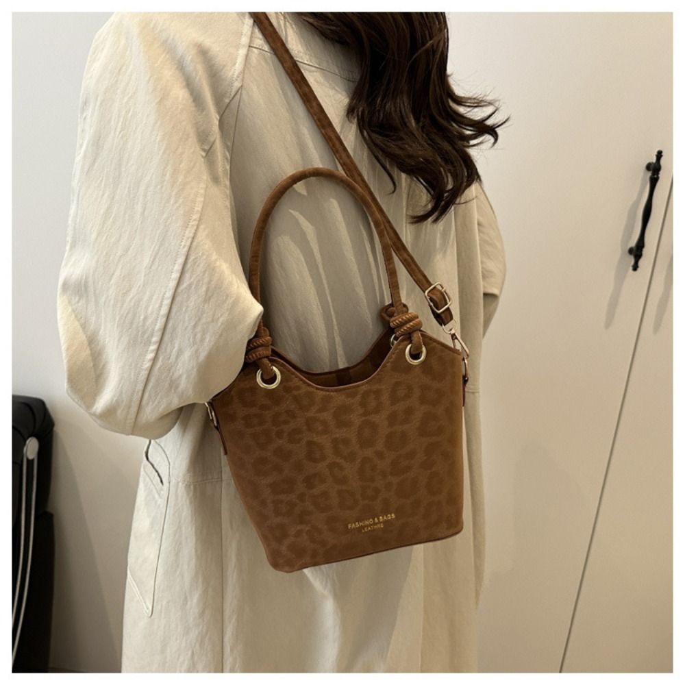กระเป๋าสะพายไหล่ลายเสือดาวแบบพ - Leather Backpack Vintage บทวิจารณ์และราคา